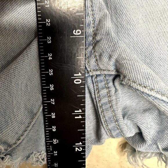 Universal Threads Light Wash High Rise Shortie Distressed Shorts Womens 4/27R - Picture 4 of 8